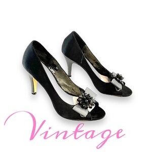 MERONA Vintage black and gray leather satin bow with beads peep toe heels 6.5